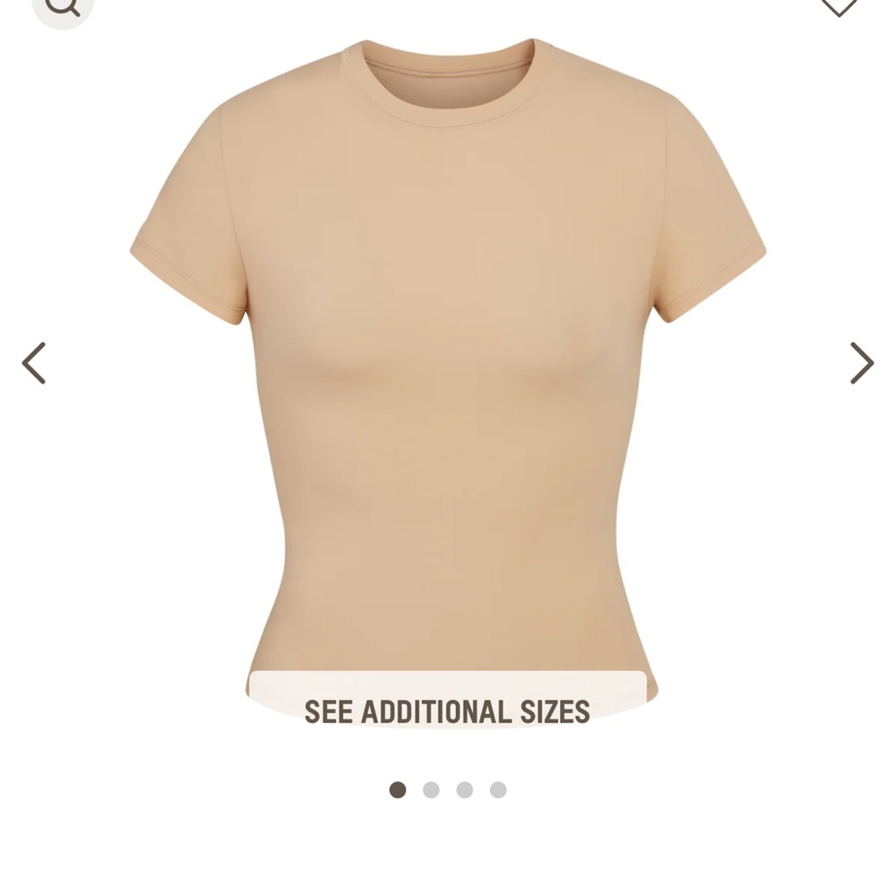 SKIMS never worn fits everybody tshirt